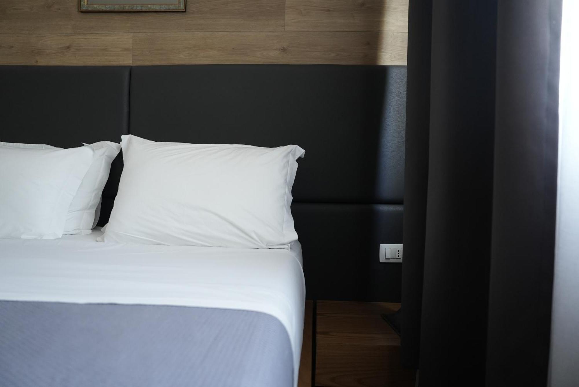 Bluepoint Hotel *